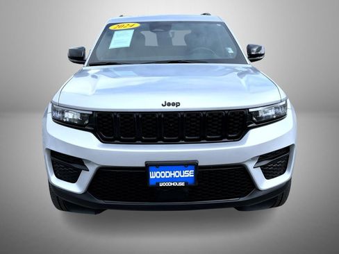 Used 2024 Jeep Grand Cherokee Altitude image 2