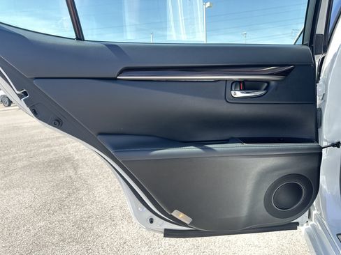 Used 2016 Lexus ES 350 w/ Premium Package w/Wood Trim FWD image 18