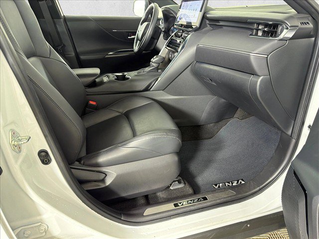 Used 2023 Toyota Venza Nightshade AWD/4WD image 13