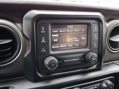 Used 2021 Jeep Gladiator Sport image 16