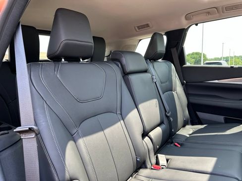 Certified 2026 INFINITI QX60 Luxe w/ Family Package AWD/4WD image 33