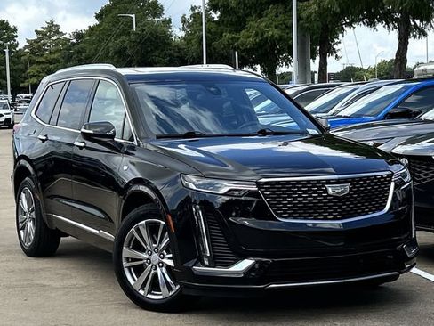 Used 2024 Cadillac XT6 Premium Luxury AWD/4WD image 2