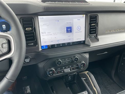 New 2025 Ford Bronco Badlands image 10