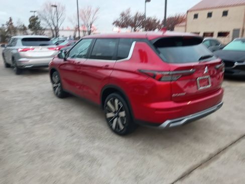 Used 2025 Mitsubishi Outlander SE image 12