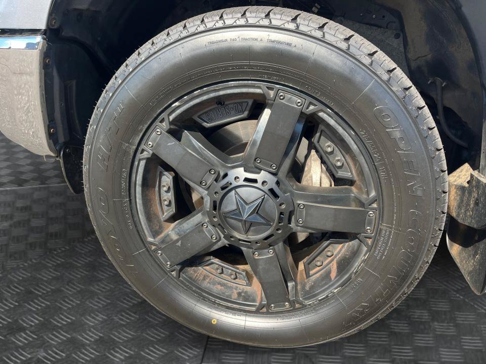 Used 2018 Toyota Tundra Limited w/ Limited Premium Package AWD/4WD image 26