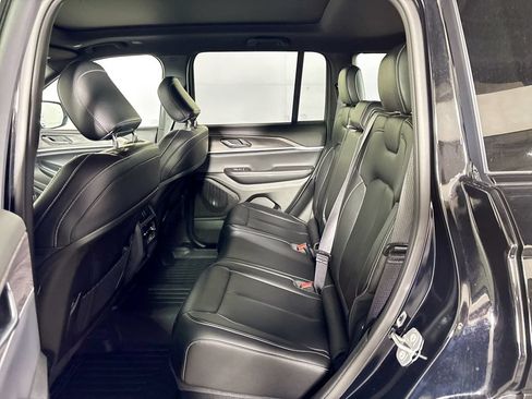 Certified 2025 Jeep Grand Cherokee Limited w/ Black Appearance Package AWD/4WD image 22