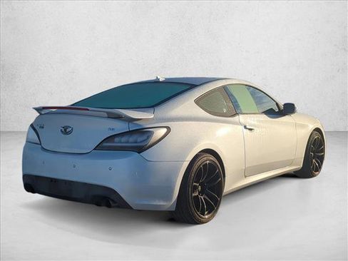 Used 2016 Hyundai Genesis Coupe 3.8 image 5