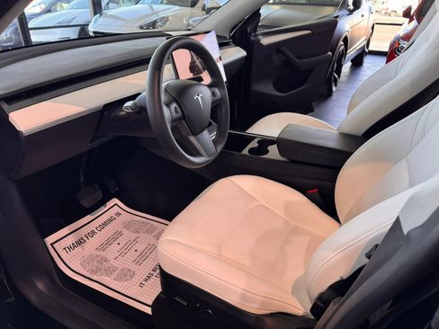 Used 2023 Tesla Model Y Long Range image 9