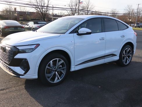 Used 2024 Audi Q4 e-tron Premium Plus w/ Premium Plus image 1