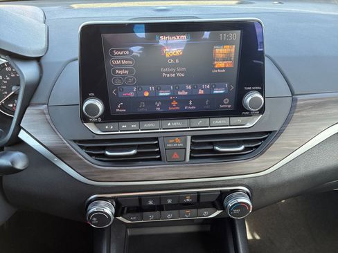 Used 2025 Nissan Altima 2.5 SV image 17