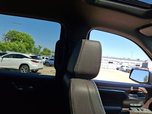 Used 2023 GMC Sierra 1500 Denali AWD/4WD image 13