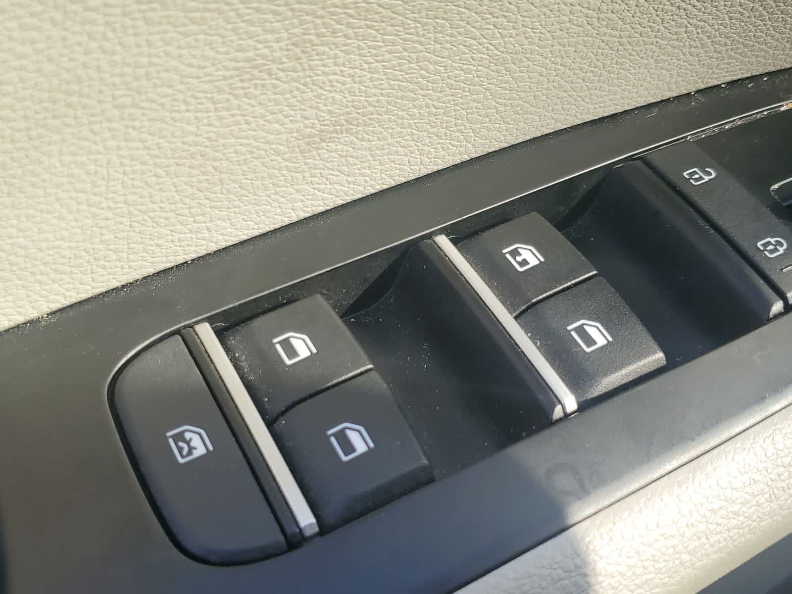 Used 2025 Kia Soul LX w/ LX Technology Package FWD image 24