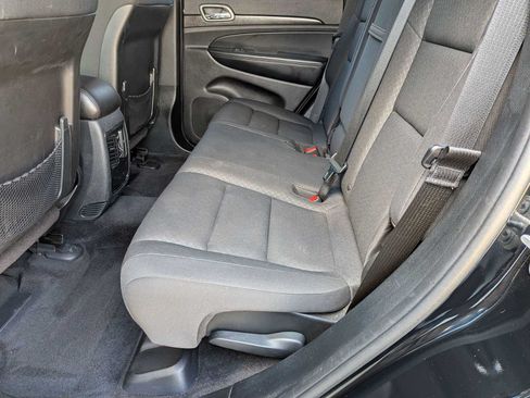 Used 2018 Jeep Grand Cherokee Laredo AWD/4WD image 18