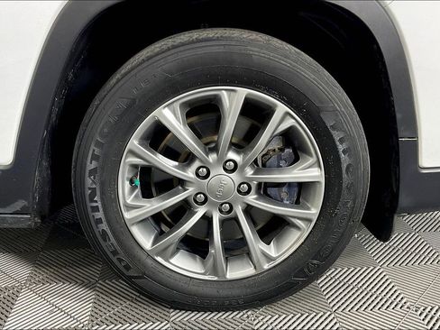 Used 2020 Jeep Cherokee Latitude Plus image 11