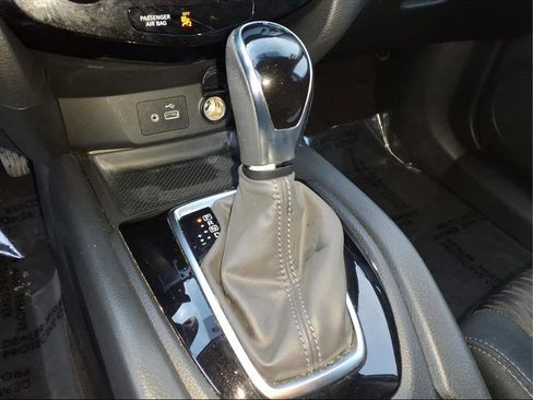 Used 2018 Nissan Rogue SV image 11