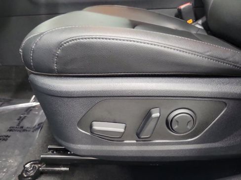 Used 2025 Kia Sportage EX FWD image 21