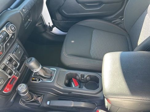 Used 2021 Jeep Gladiator Mojave image 16