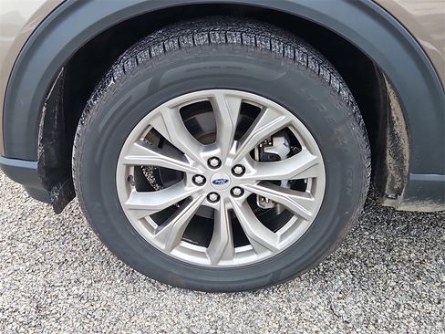 Used 2021 Ford Explorer XLT w/ Equipment Group 202A image 7