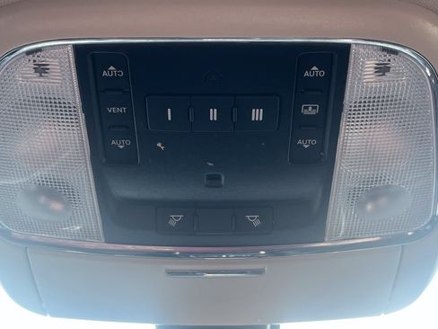 Used 2020 Chrysler 300 Limited RWD image 24