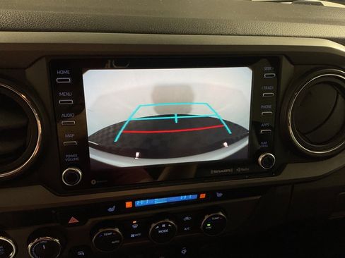 Used 2020 Toyota Tacoma TRD Sport image 4