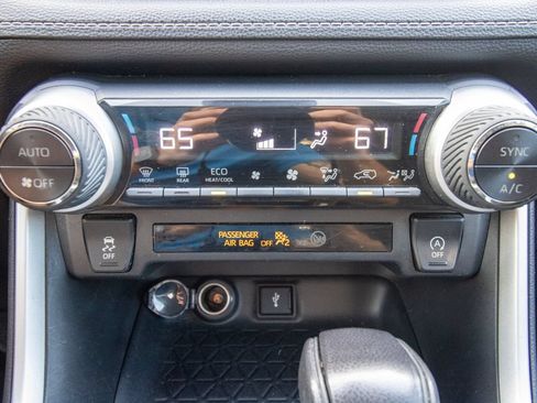 Used 2021 Toyota RAV4 XLE FWD image 28