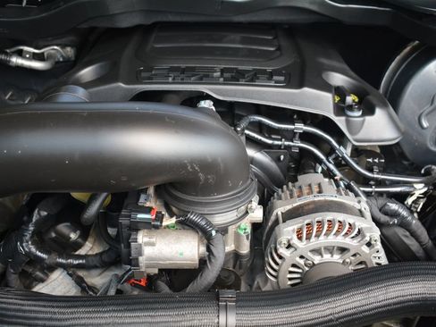 Used 2019 RAM 1500 Laramie w/ Sport Appearance Package AWD/4WD image 24