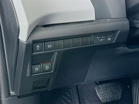 Used 2026 Toyota Sienna XLE FWD image 10