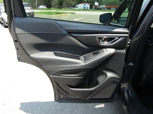 Used 2021 Subaru Forester Premium AWD/4WD image 18
