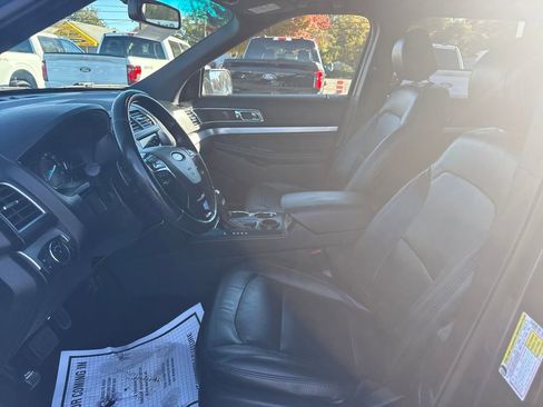 Used 2016 Ford Explorer XLT w/ Equipment Group 202A image 21