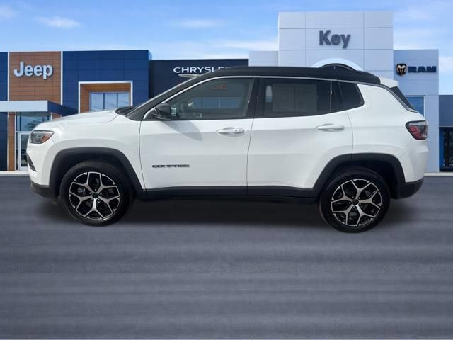 Used 2025 Jeep Compass Limited AWD/4WD image 3