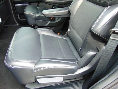 Used 2025 Ford Expedition Platinum w/ Driver's Package AWD/4WD image 11