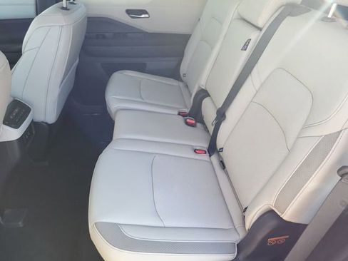 New 2026 Nissan Pathfinder SL image 8