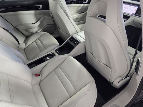 Used 2019 Porsche Panamera 4 image 28