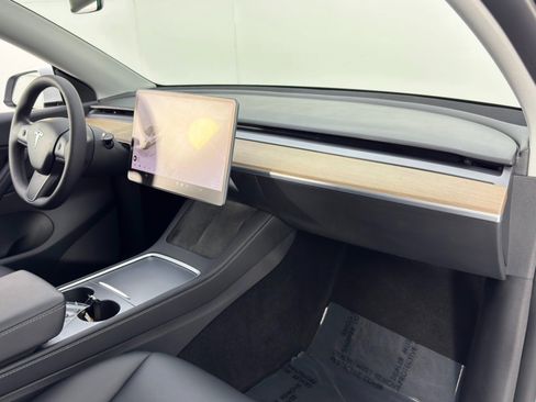 Used 2022 Tesla Model Y Performance image 15
