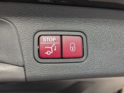 Used 2025 Mercedes-Benz GLS 450 4MATIC image 13