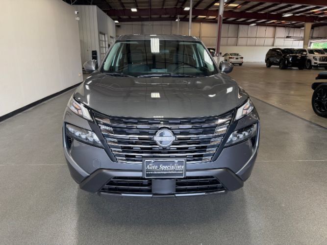 Used 2025 Nissan Rogue SV AWD/4WD image 9