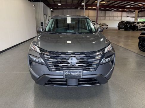 Used 2025 Nissan Rogue SV AWD/4WD image 9