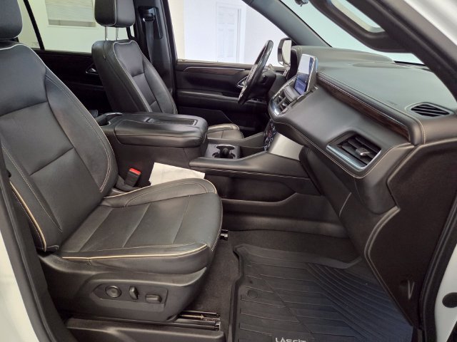 Used 2021 Chevrolet Suburban Premier w/ Premium Package RWD image 19