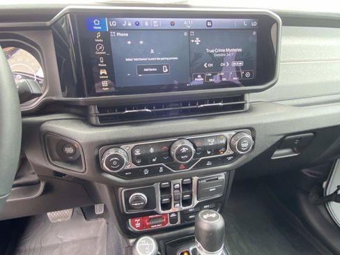 Used 2024 Jeep Wrangler Unlimited Sport AWD/4WD image 27