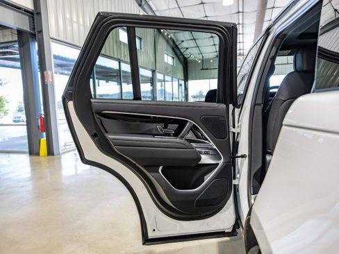 Used 2023 Land Rover Range Rover SE image 12