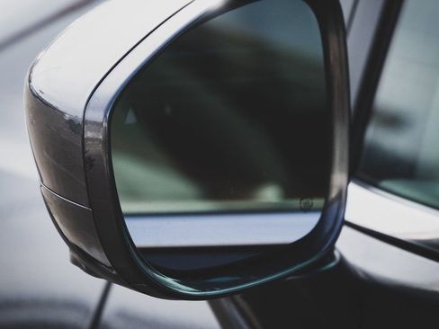 Used 2019 Chrysler Pacifica Touring Plus w/ Advanced Safetytec Group image 18