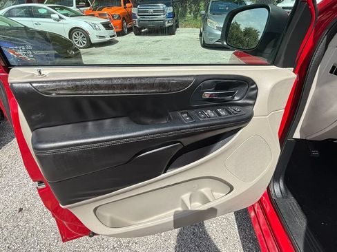 Used 2013 Dodge Grand Caravan SXT FWD image 12