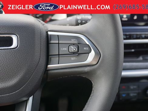 Used 2025 Jeep Compass Latitude AWD/4WD image 24