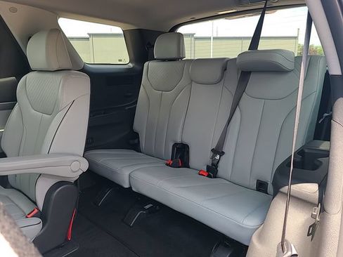 Used 2025 Hyundai Palisade SEL FWD image 25