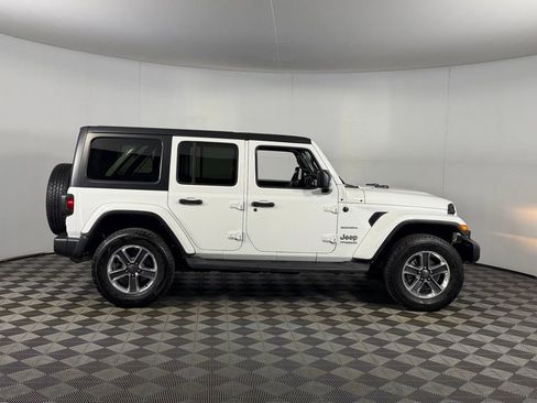 Used 2019 Jeep Wrangler Unlimited Sahara AWD/4WD image 6