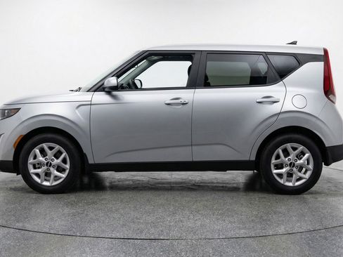 Used 2025 Kia Soul LX w/ LX Technology Package image 5