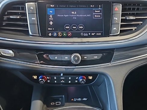 Used 2024 Buick Enclave Premium image 33