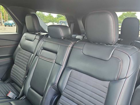Used 2025 Ford Explorer ST-Line w/ ST-Line Street Pack AWD/4WD image 25