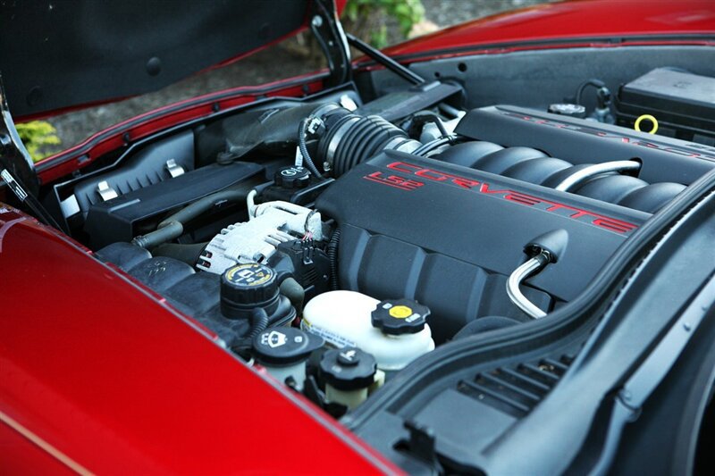 Used 2005 Chevrolet Corvette Coupe w/ Preferred Equipment Group RWD image 14