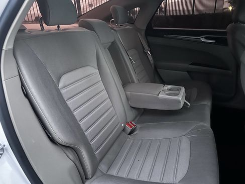 Used 2020 Ford Fusion SE image 32